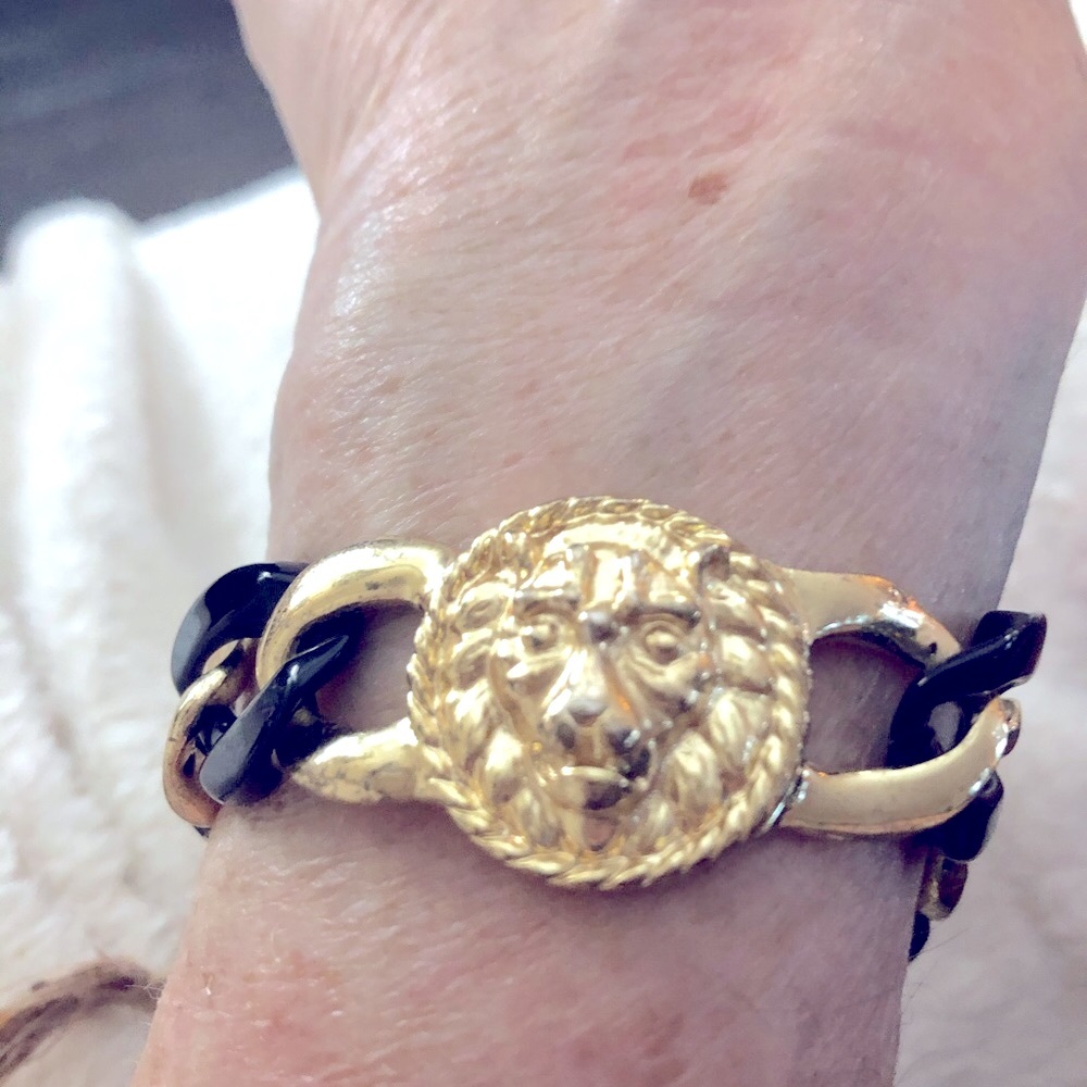 Lion Bracelet so elegant & stylish